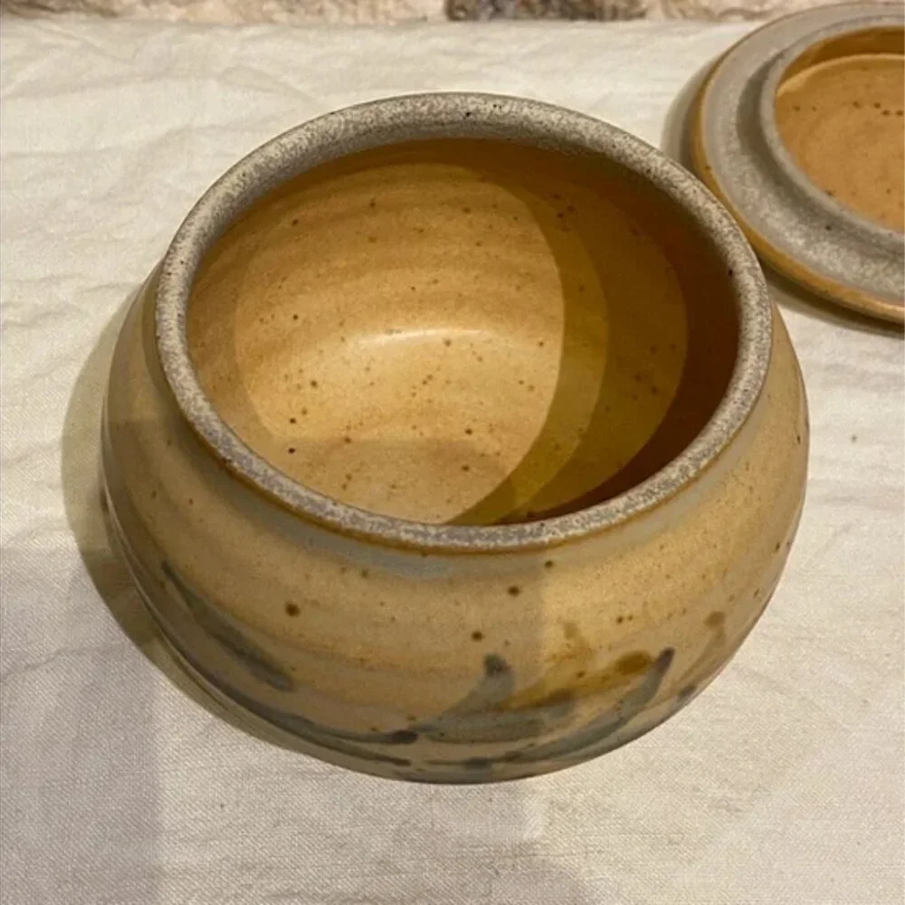 SOLD 🇨🇦Hand-Thrown Stoneware Lidded Jar Brushstrokes - Picture 6 of 12